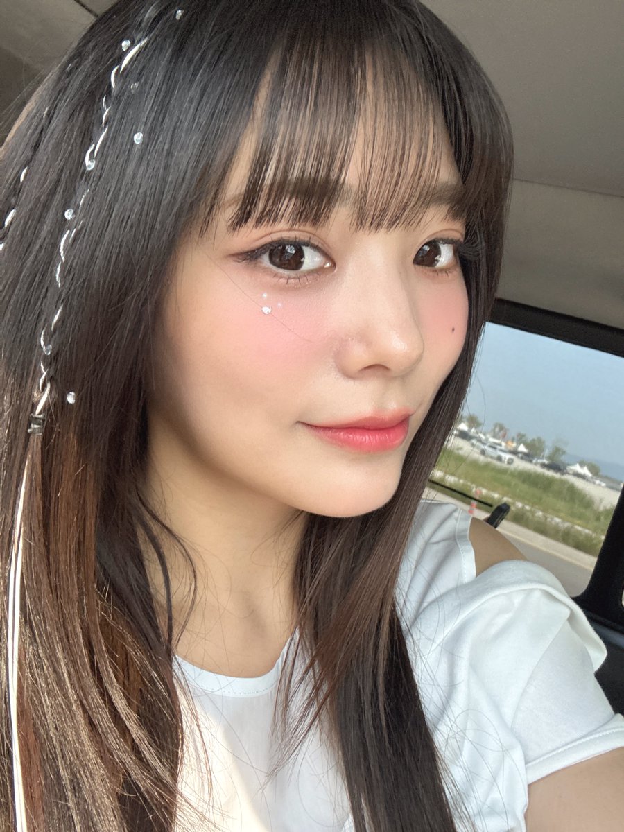@Weekly_QWER: Jul,10,2025 Siyeon naver fancafe post cafe.naver.com/eggkim/369801?… MINGMING🫧 Hi! I practiced a lot today! And I had pizza as a reward yesterday! I rewarded myself because I'm dieting hard lol But I didn't eat a whole plate It's my conscience It's so hot today and yesterday…