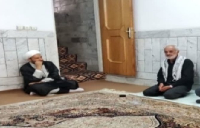 mojtaba117's tweet image. برای عرض تسلیت به خانهء شهید رضوانپور رفتم. پدر بزرگوارشان میگفت پس از شهادت آن عزیز در لباسهایش #طلسم_یهودی پیدا کردیم. ظاهراً از طریق همین طلسمها ایشان را ردیابی کرده و به شهادت رسانده اند