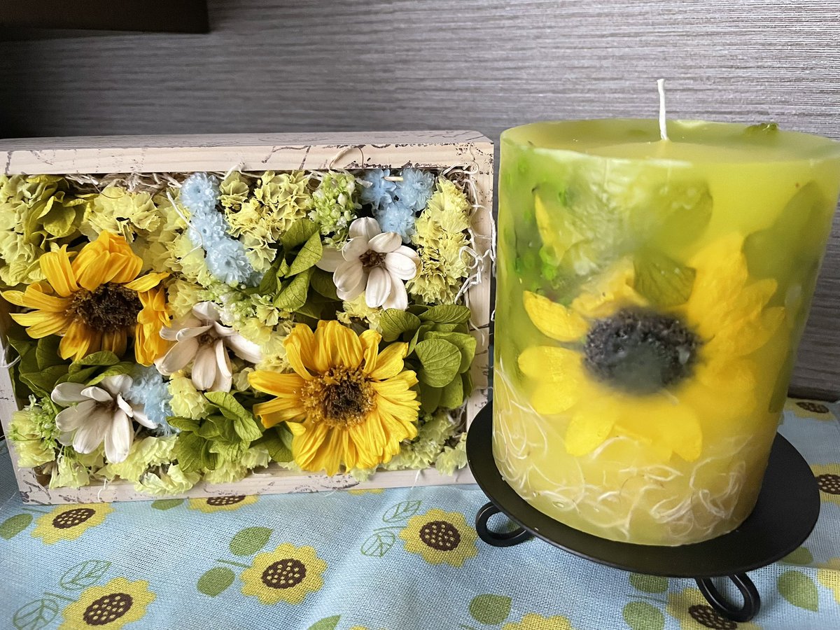 YrscJlxLQEc6ztz's tweet photo. 可愛い🌻のキャンドル🕯届いた❣️
キャンドルの灯りはとても心が落ち着いて癒される😊💕
可愛くて使えないけど🤣
ジョンヒョプ君にも🎁したいなぁ〜🎶♡
#CHAES🌻
#채종협 https://t.co/lotM7HcmNP