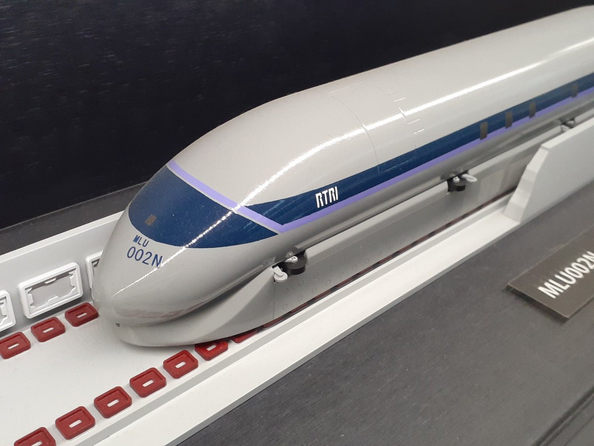 YamanashiLinear's tweet image. 日本の歴代のリニア車両を見てみよう！
この車両[MLU002N]は、1995年に乗客を乗せた走行試験で時速411kmの記録に成功しました。
過去の試験車両の模型も展示してます♩ご来館をお待ちしております。
#リニア見学センター #リニア #山梨県 #MLU002N #リニア車両