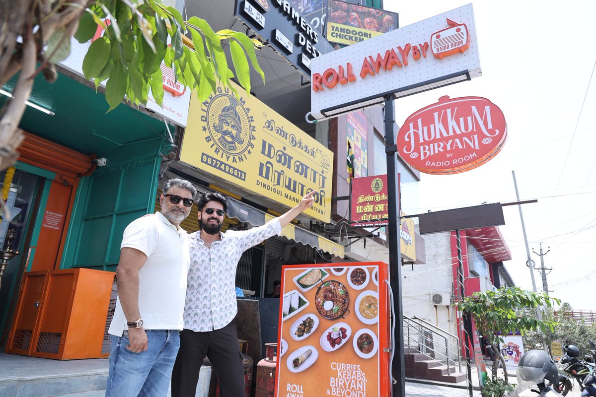 CinemaWithAB's tweet photo. #RollAway opens its third outlet serving flaky, flavour-packed wraps, biryanis & late-night cravings till 2 AM.
Actor #HarishKalyan inaugurated the Velachery outlet! https://t.co/72vfUk5O0O