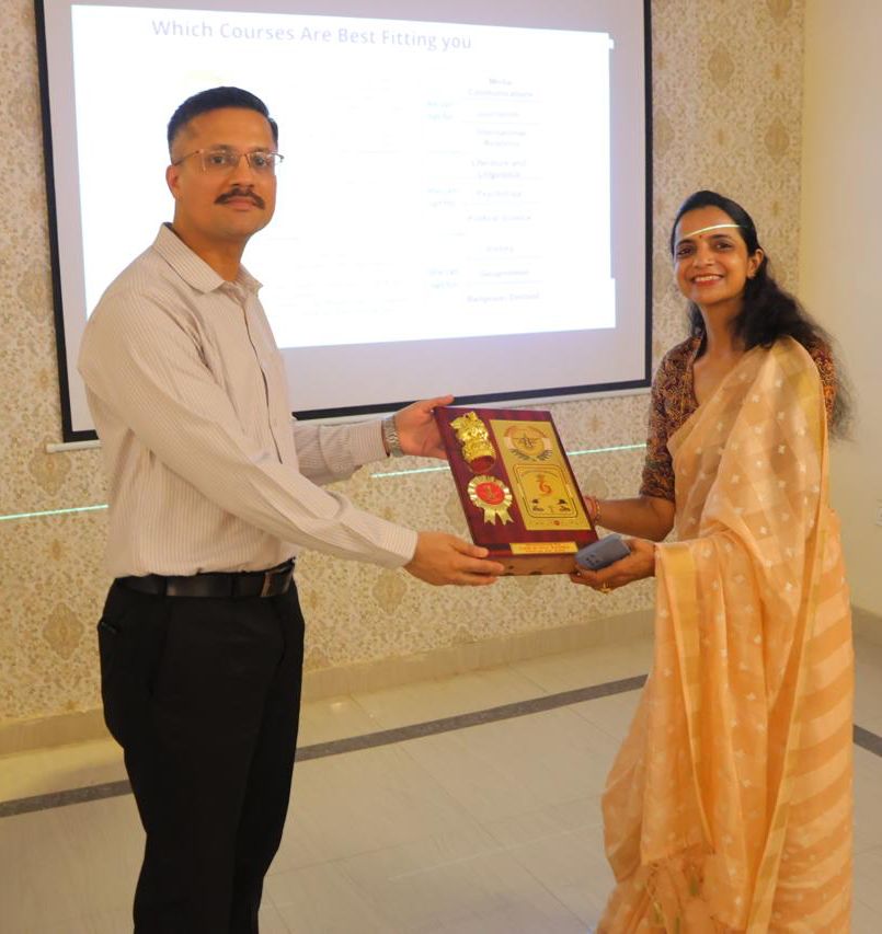 Konark Corps INDIAN ARMY (@konarkcorps) on Twitter photo #BlazingSkiesBrigade conducted ‘Career Counselling’ by a professional expert for children at #Jodhpur. The initiative provided guidance to young minds, aged 14 to 17 years, gave clarity on #CareerOpportunities for their prosperous future.
#FutureReady
<a href="/adgpi/">ADG PI - INDIAN ARMY</a>
<a href="/IaSouthern/">Southern Command INDIAN ARMY</a> #BlazingSkiesBrigade conducted ‘Career Counselling’ by a professional expert for children at #Jodhpur. The initiative provided guidance to young minds, aged 14 to 17 years, gave clarity on #CareerOpportunities for their prosperous future.
#FutureReady
<a href="/adgpi/">ADG PI - INDIAN ARMY</a>
<a href="/IaSouthern/">Southern Command INDIAN ARMY</a>