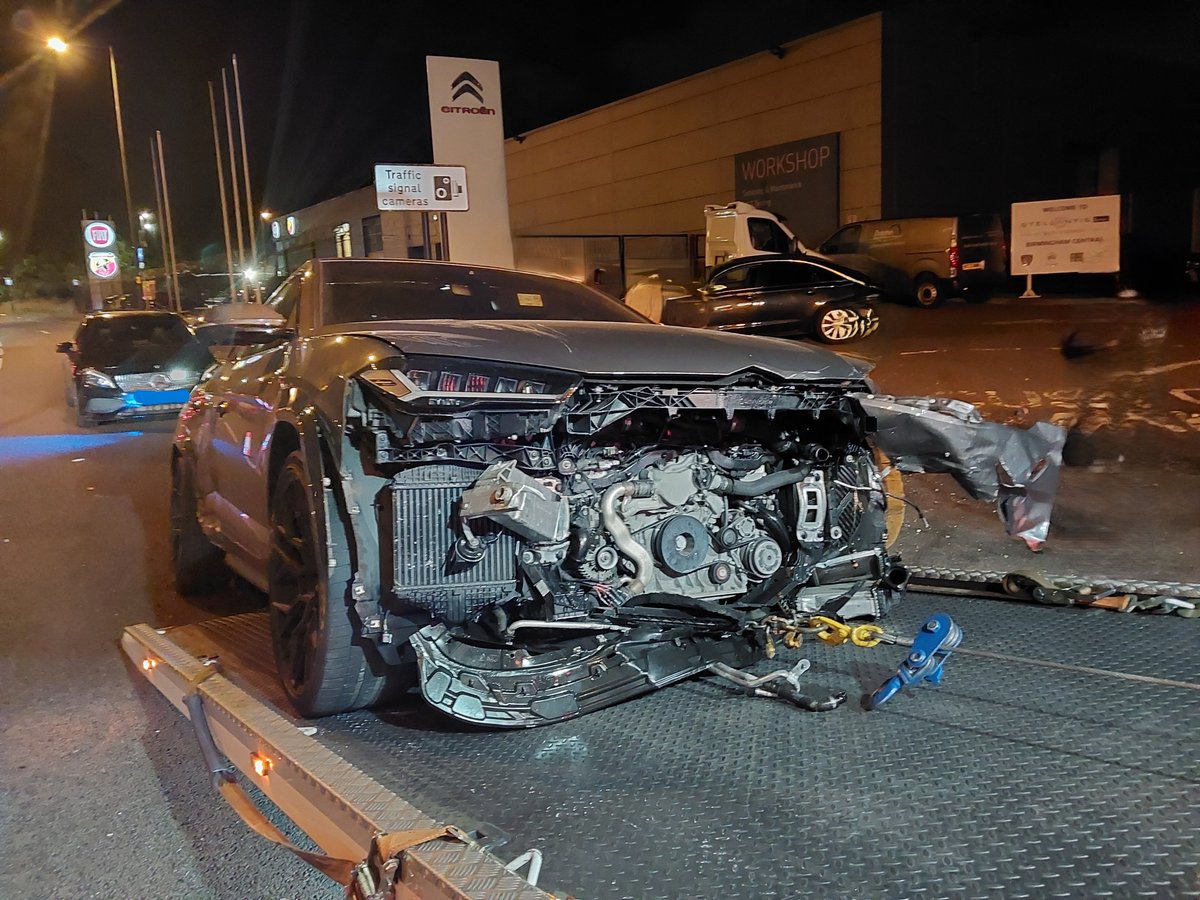 Trafficwmp's tweet image. #ophercules
#RHPT
The driver of this high value super car lost control on Small Heath Highway on Saturday night.
Street Racing is dangerous and will not be tolerated.
Question.... What car is it???