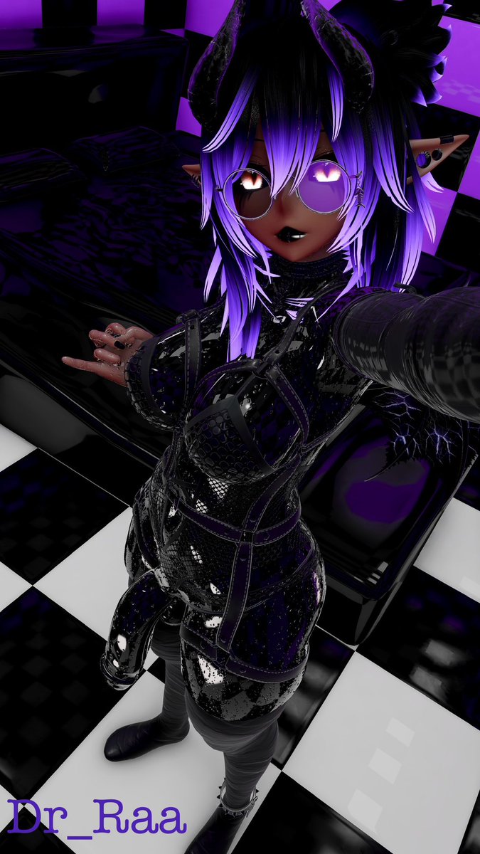 Time for some latex💜🖤