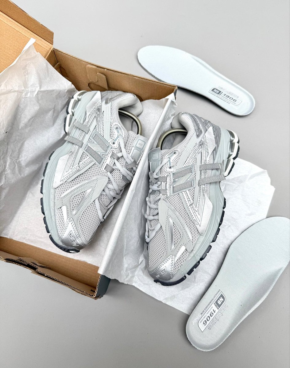 ashowzwears_'s tweet image. New Balance 1906A
Price:~70,000 naira
Size 40-47
Order link: wa.me/+2349068187970