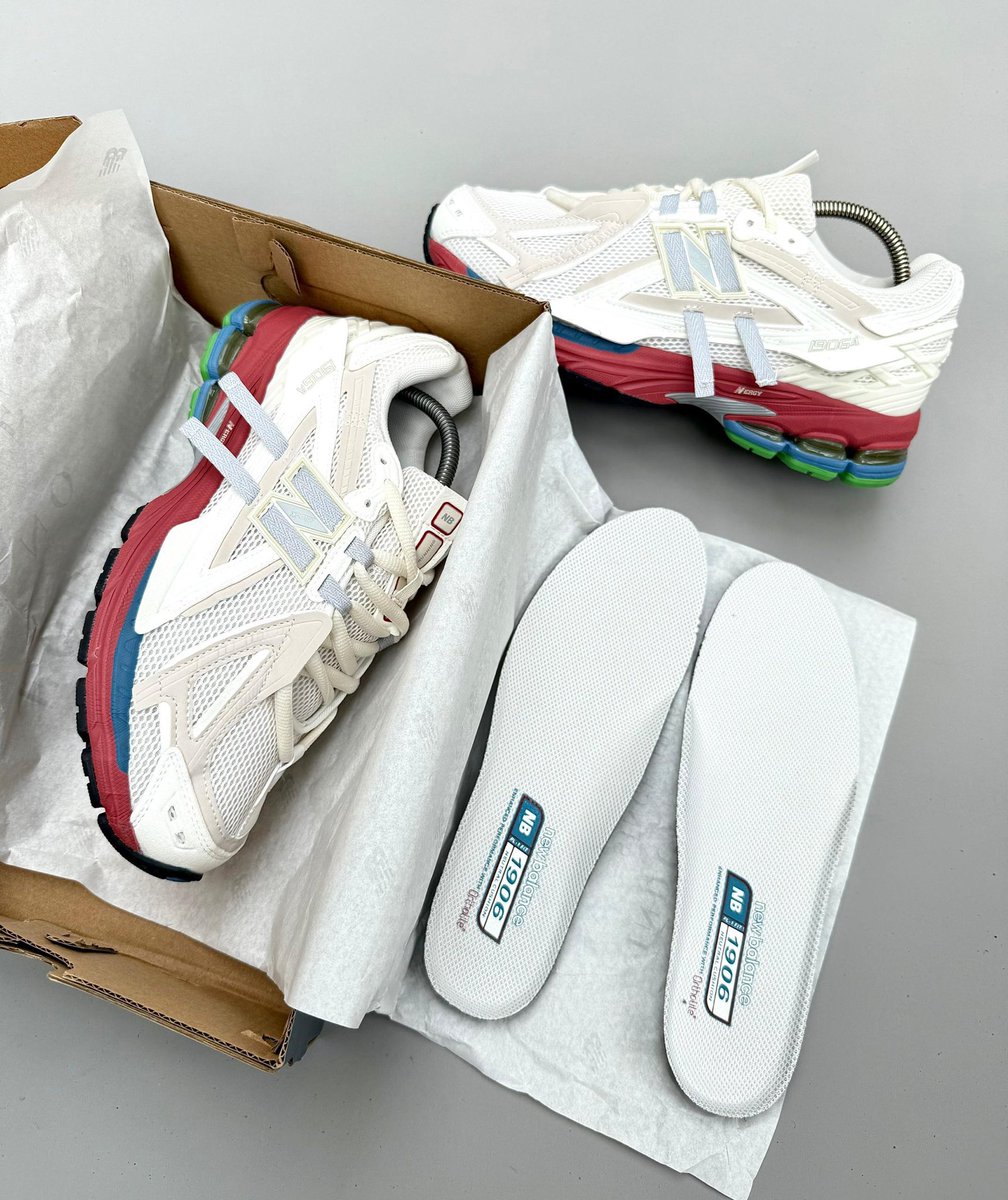 ashowzwears_'s tweet image. New Balance 1906A
Price:~70,000 naira
Size 40-47
Order link: wa.me/+2349068187970