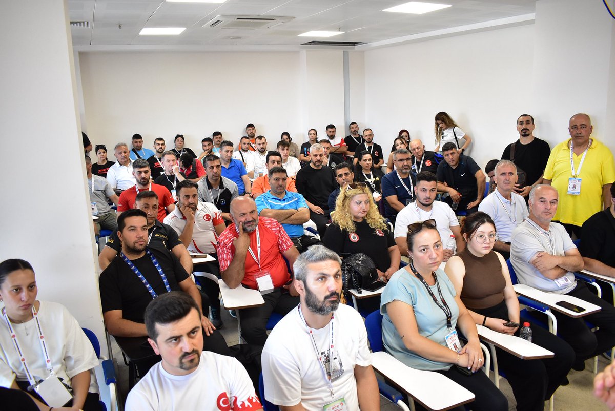 TASKK Türkiye Kick Boks Şampiyonası Minikler ve Yıldızlar Tatami Sporları öncesi Antrenör Teknik toplantısını gerçekleştirdik. Tüm Antrenör, Sporcular ve Hakemlere başarılar dilerim.