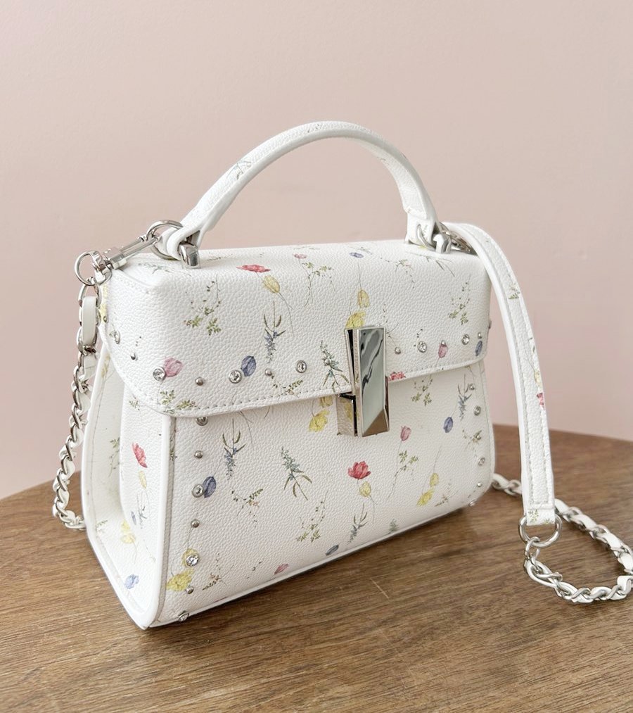 CELFORD USAGI ONLINE・ZOZO限定🩵／ 大人気のビジュースタッズ