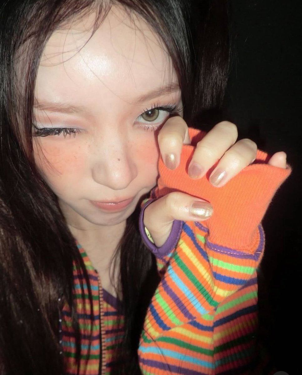 ILLITPOPBASE's tweet image. MOKA looks gorgeous in newly shared photos.