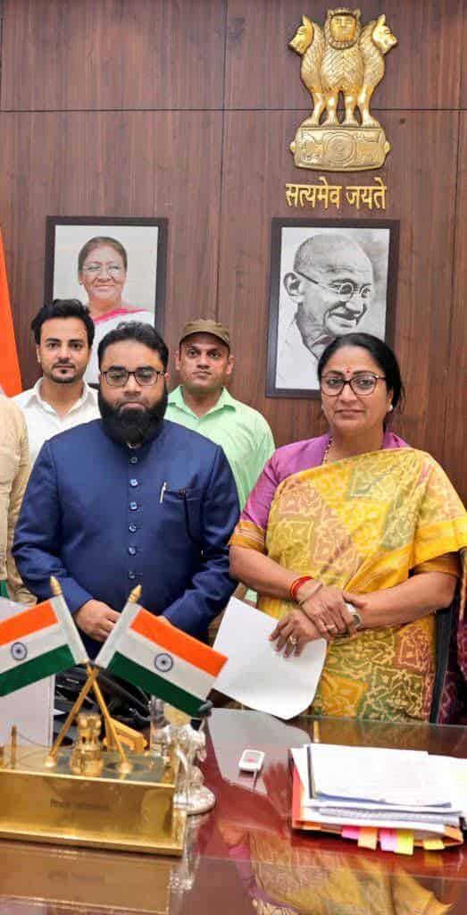 Girdharilalgoyl's tweet image. एक बात तो निश्चित है 
#MODIfied @BJP के नेताओं को एसे फोटो खिंचाते समय 
पक्केनामा अपने जमायी या जीजाजी जैसी ही फीलिंग आती होगी 

Girdhari Lal Goyal