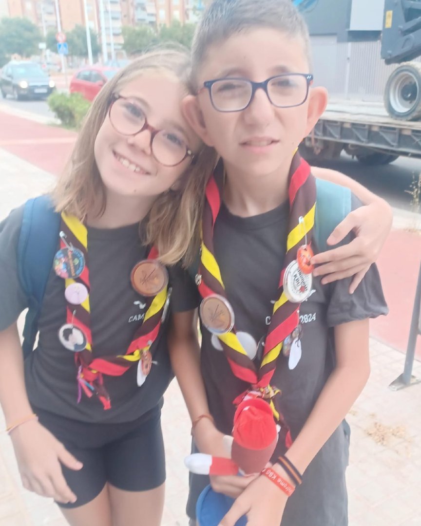💙Nuestro Hugo y su hermana Blanca se han ido 9 días de Campamento con los
Juniors Ágape de Puerto de Sagunto En La
Parroquia Jesús obrero💙!!
Lo han pasado de maravilla en la aventura y creando recuerdos inolvidables.
#kbg #sindromekbg #enfermedadrara
#yoapoyoalsindromekbg