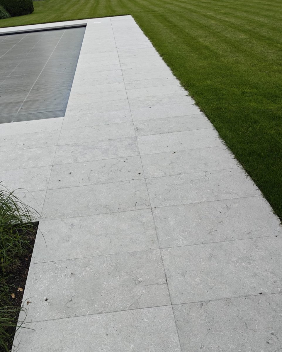 Stoneplusbe's tweet photo. Een terras dat zichzelf reinigt? 😳
Met FMG+ heb je geen javel of hogedruk meer nodig.
🌧️ Regen en 🌞 zon doen het werk.

📸 Bekijk de voor-en-na foto's hieronder.
Bestel hier 👉 https://t.co/UE01Ld4Zgl

#FMGplus #natuursteen #onderhoud #terrasreiniging #StonePlus https://t.co/4JHEcvcWiv