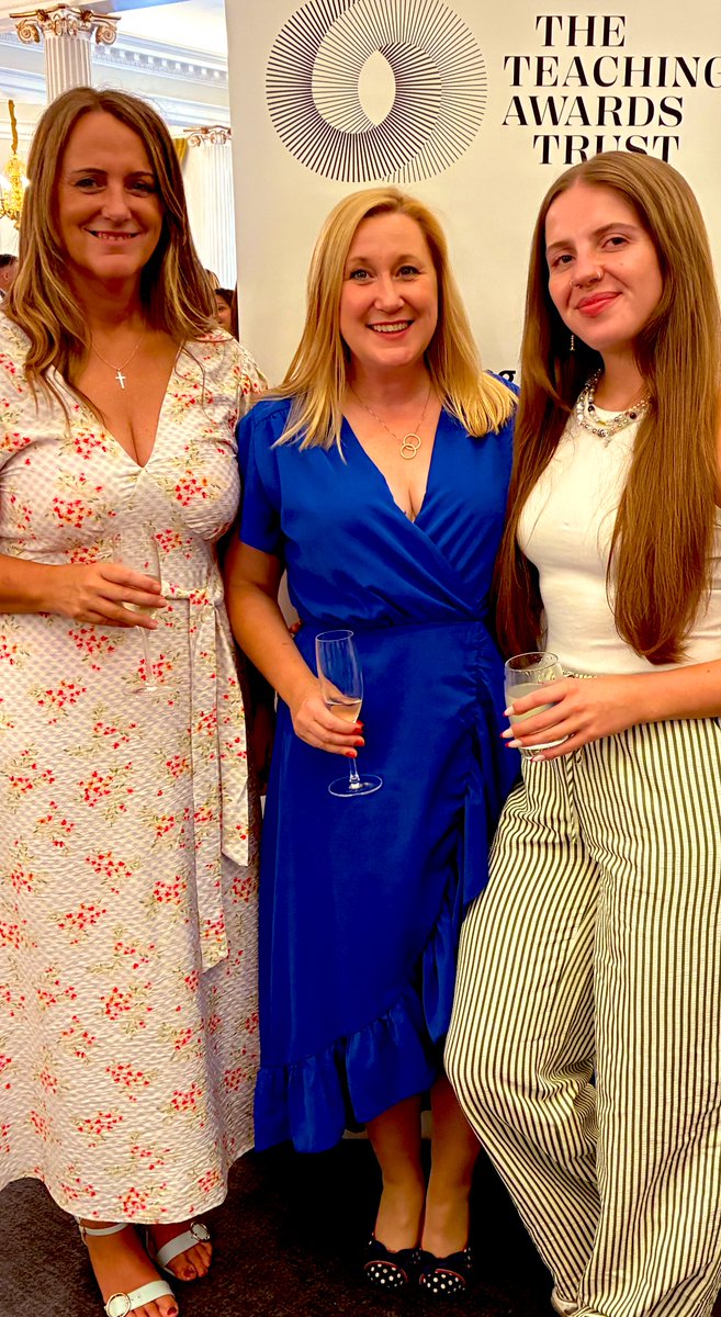 JoPetersEYFS's tweet image. We had a magical day in London to celebrate all the silver winners @TeachingAwards Brilliant speeches valuing education and the teaching profession. Congratulations to all the winners, Team Eden and our Unsung hero Jane Tonge🎉🎉🎉🎉@RCDivineMercy
@PearsonSchools #awards