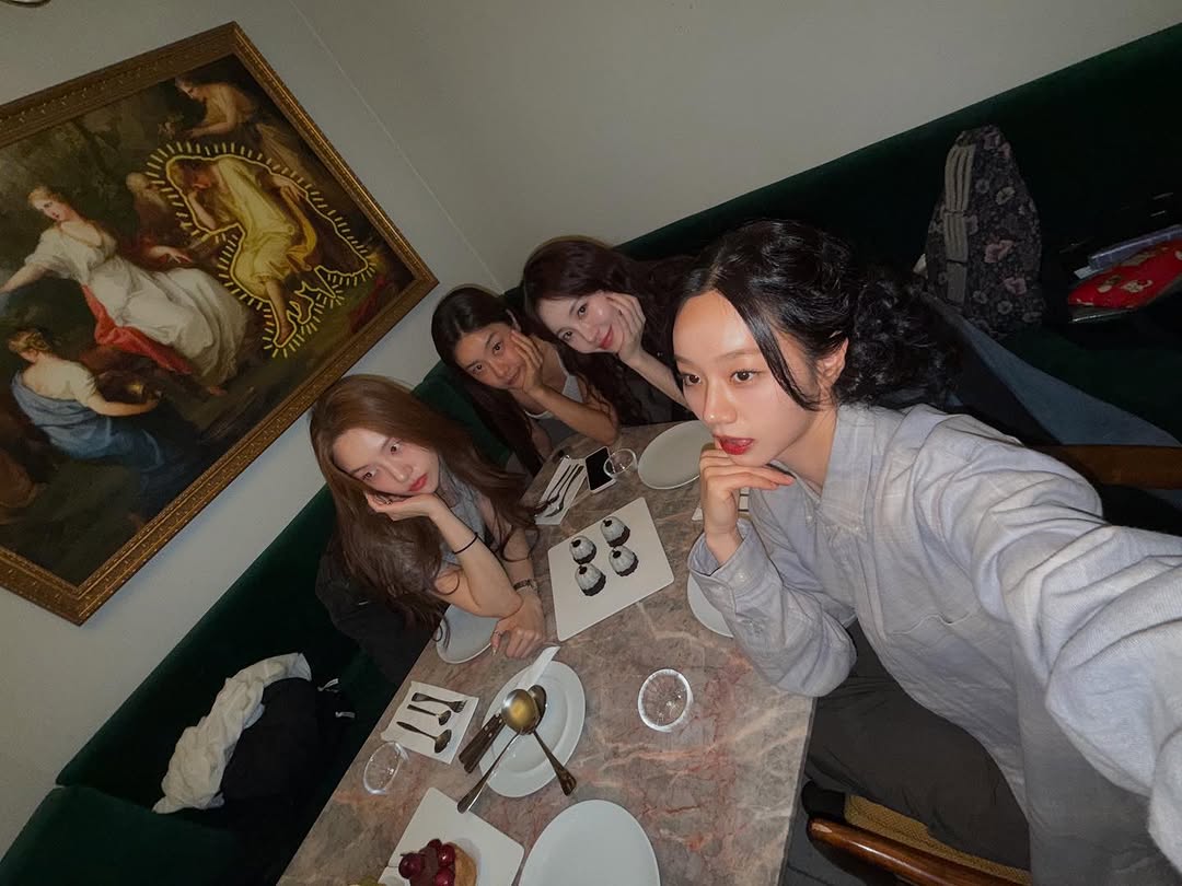 ~Update~07.10.25

Yura posted new photos of Girl's Day reunion 🩷🩷 

Happy 15th Anniversary Girl's Day! We love you! 😘💕 

#GirlsDay #Minah #Sojin #Hyeri #Yura

#걸스데이 #혜리 #민아 #소진 #유라