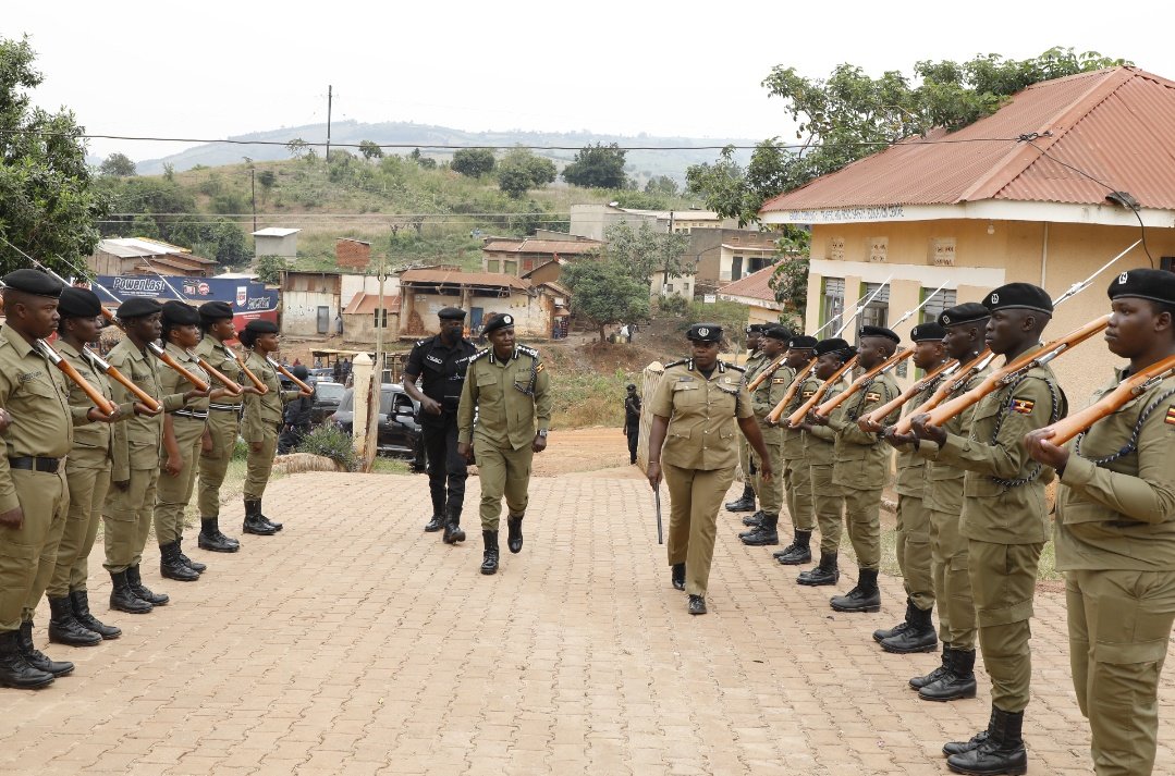 TrillUganda's tweet photo. JUST IN:
The Inspector General of Police Abas Byakagaba @igp_ug1  arrived in Isingiro District, a key election hotspot, to meet with the District Security Committee, aspiring NRM candidates, and police commanders. The purpose of the visit is to provide guidelines on preventing election violence and ensuring real-time enforcement activities are effectively monitored and coordinated with local commanders. This effort aims to maintain peace and security during the electoral process.
@KagutaMuseveni @UgandaEC @GovUganda @MKarekye @mkituuma @StateHouseUg @gou_jsec @tvwestUG @ubctvuganda @nbstv @mkainerugaba @Mwesigwa_Frank1