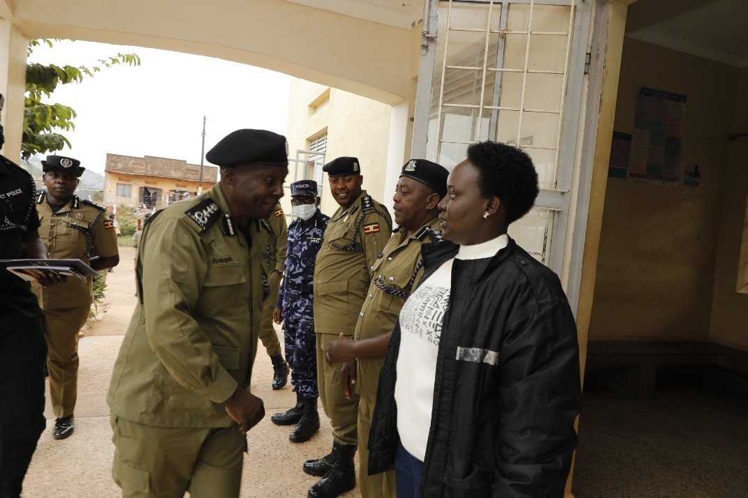 TrillUganda's tweet photo. JUST IN:
The Inspector General of Police Abas Byakagaba @igp_ug1  arrived in Isingiro District, a key election hotspot, to meet with the District Security Committee, aspiring NRM candidates, and police commanders. The purpose of the visit is to provide guidelines on preventing election violence and ensuring real-time enforcement activities are effectively monitored and coordinated with local commanders. This effort aims to maintain peace and security during the electoral process.
@KagutaMuseveni @UgandaEC @GovUganda @MKarekye @mkituuma @StateHouseUg @gou_jsec @tvwestUG @ubctvuganda @nbstv @mkainerugaba @Mwesigwa_Frank1