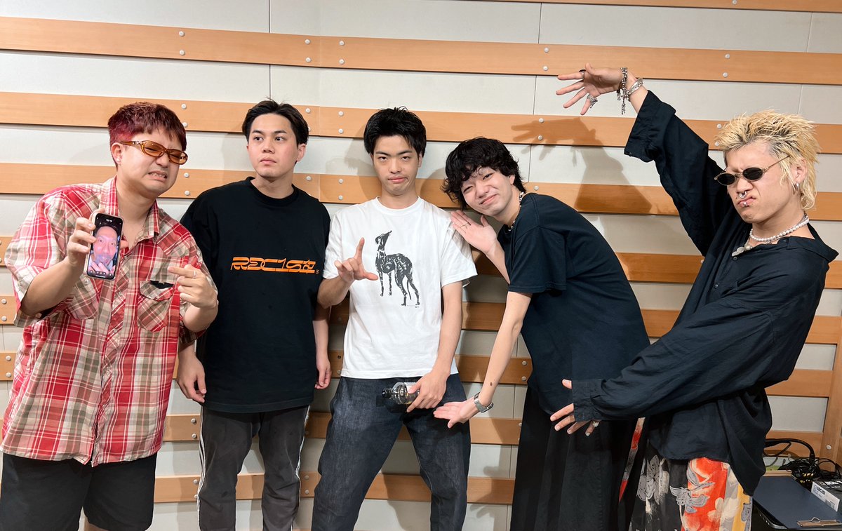 Connect873's tweet photo. navigated by the artist『Sound core』
沖縄在住のバンド HOME (@HOME_BAND_) 担当🎙️
今日のゲスト💡
沖縄のDJユニット #HandleKeeper
(#PillPark &#SoranoTamanaha) をお迎えしました✨
彼らの活動はInstagramをチェク☑️
🔗公式Instagram
https://t.co/5O4I6kSUzV
#cnt873
#HOMEBAND https://t.co/g9dtvwnajc