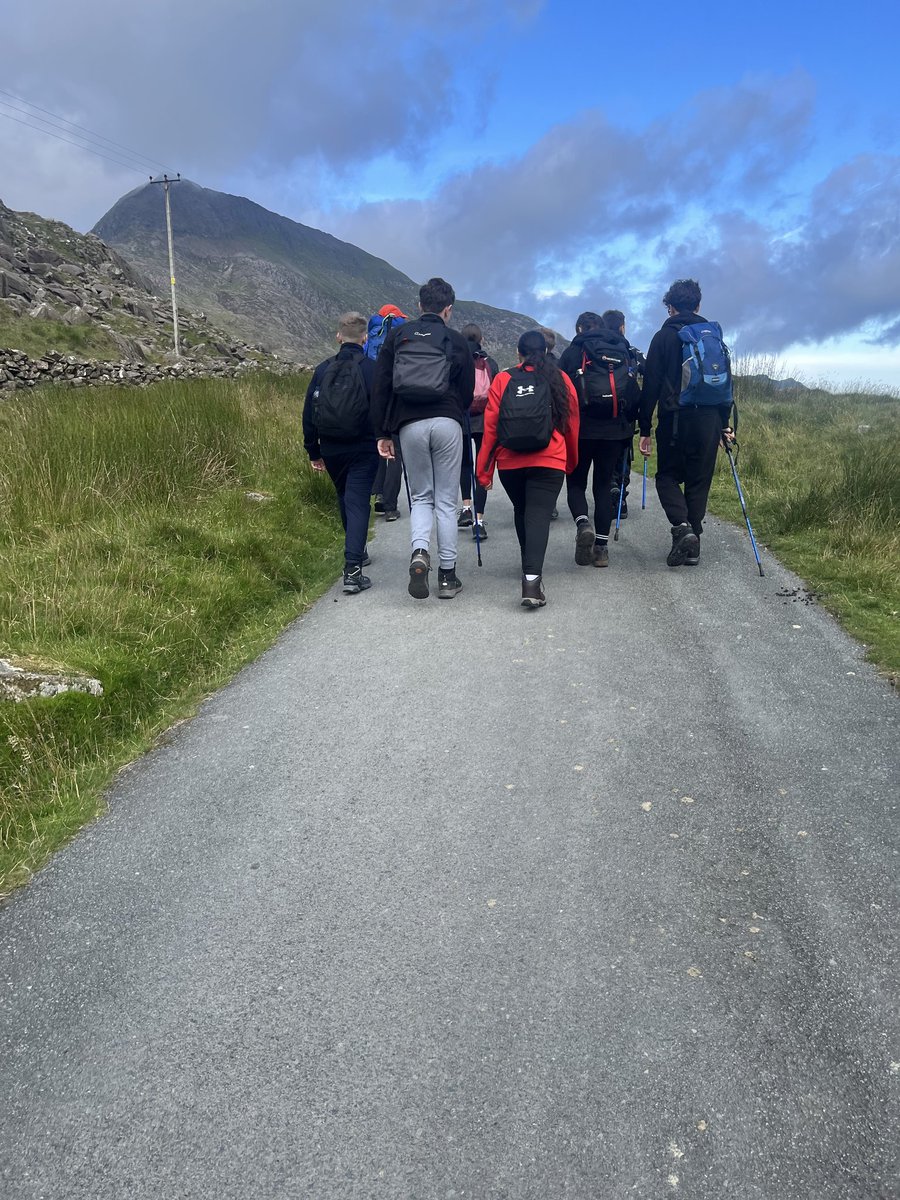 LyndonSchool's tweet image. Huge well done to our Year 9 learners who climbed Snowdon last week! 
They showed amazing resilience, teamwork &amp;amp; determination in tough conditions. A truly inspiring achievement! 
#Lyndonlearnerjourney #SnowdonChallenge #Teamwork #Resilience @Summit_LT