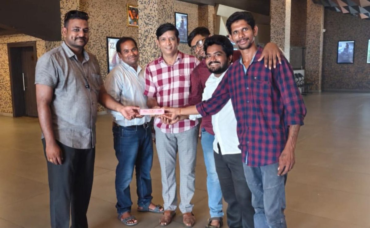 Chakrintr3's tweet photo. @DevaraMovie @tarak9999 @vzmNTRfans 12. NTR @tarak9999 #Devara Success happiness With SVC &amp; Krishna theatres Manegers tho mana Vzm Tigers 🎉🤘💫 #BlockbusterDevara https://t.co/RxYDxbCemf