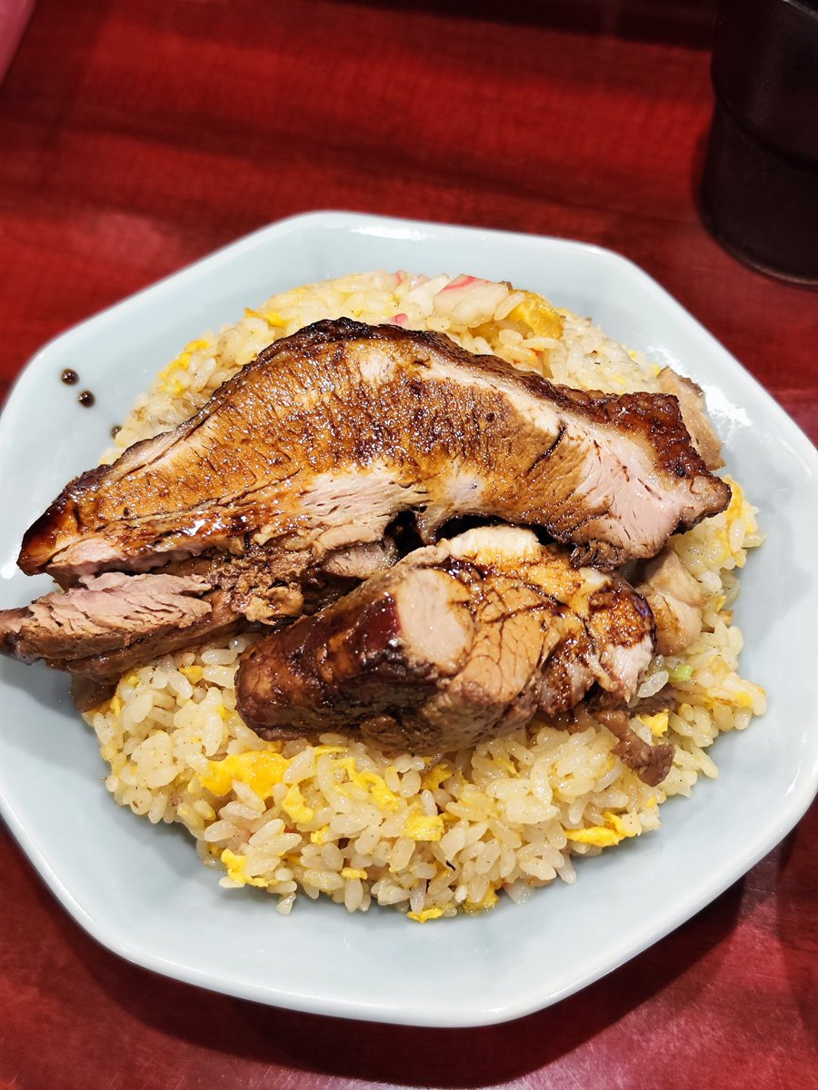 ouchihonmono's tweet photo. 玉川屋酒店　西蒲田
🍖チャーシュー炒飯
チャーシューが絶品すぎた🥰
行列のできるお店の店内は
あたたかな接客をしてくれるスタッフ
地域密着の絶品メニューを味わえた🙏
#玉川屋酒店 #チャーシュー炒飯 #西蒲田 #蓮沼 #蒲田 https://t.co/5lzqfgh236