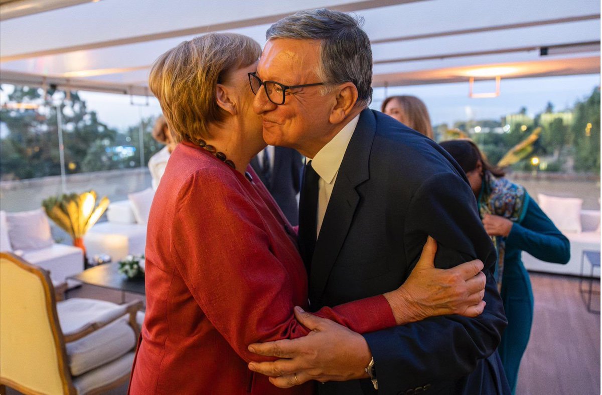 JMDBarroso's tweet image. Delighted to welcome my good friend Angela Merkel at Universidade Católica Portuguesa in Lisbon for her doctorate honoris causa 🇩🇪 🇪🇺 🇵🇹