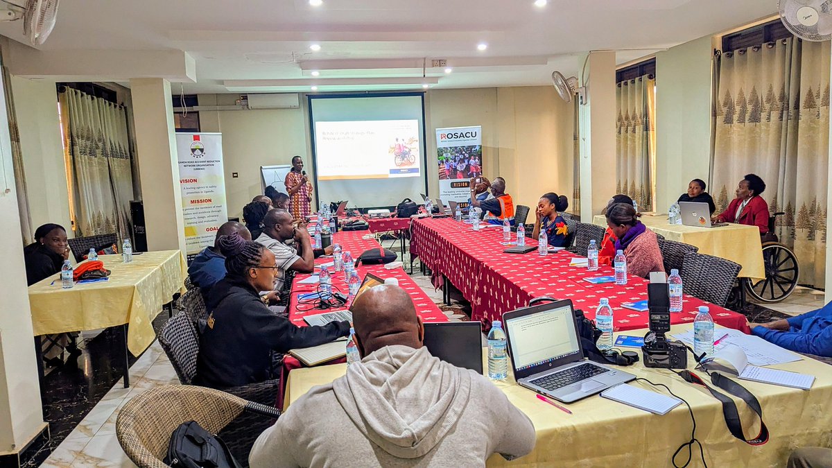 ROSACUg's tweet image. Today URRENO hosted a 2nd meeting to review ROSACU's Draft Strategic Plan for road safety in Uganda. Discussions focused on practical ways to support members, raise awareness, and advocate for policies to make our roads safer for everyone. Let's drive change! #RoadSafetyUG 🇺🇬🚦
