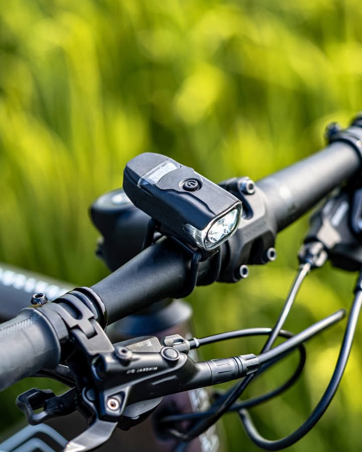 Lezyne's tweet photo. KTV DRIVE / KTV DRIVE+ PAIR

Rated by @cyclingweekly as having, "Plenty of mode options, good run times and a small on-bike profile."

Looking for a versatile bike light set engineered for Daytime Visibility? 

Hit the Link 👉 https://t.co/gLCD0qDdqv 

#EngineeredDesign https://t.co/4kzn5qwQnl