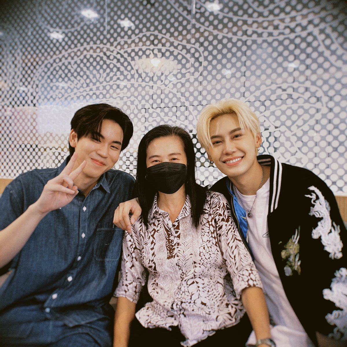 ❤️🩵รักไม่จำกัดคำนิยาม!!
BOUN 30Degree Be Shine
#ShiningBOUN30th