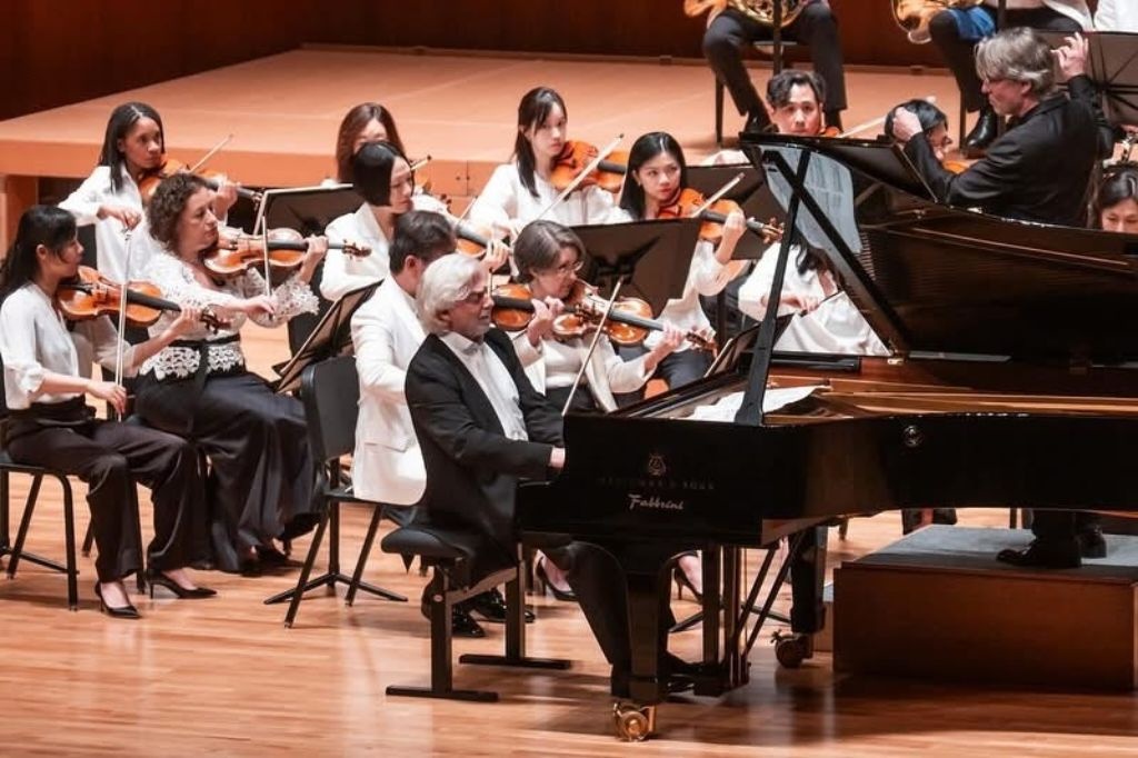kryzimerman's tweet photo. Concert at Seoul Art Center https://t.co/gAD0gza8U1