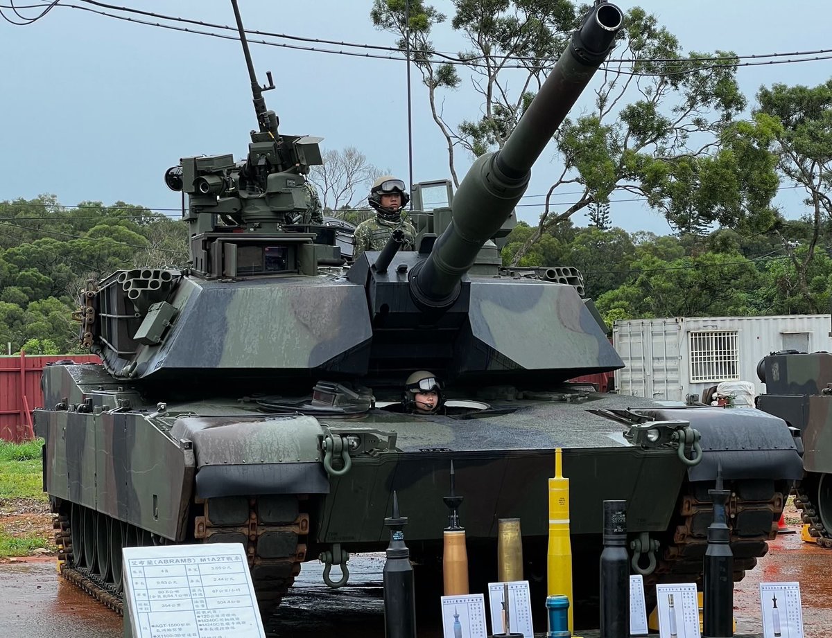 josephwutw's tweet image. Together with @MoNDefense Minister Koo, we accompanied President @ChingteLai to inspect the real firepower of our new M1A2Ts—the most powerful tanks on the face of the Earth!
💪💪💪