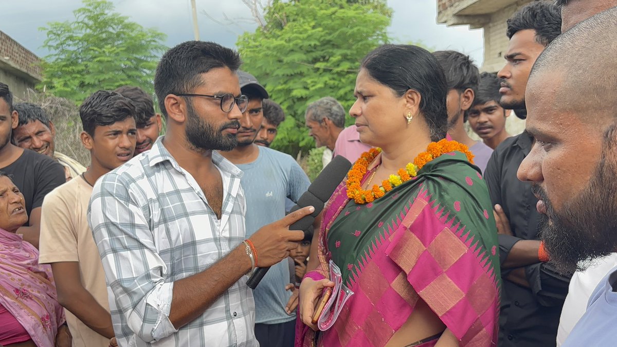 माइक में ताकत जरूर है, लेकिन जमीर उससे भी बड़ी चीज़ है।
नेताओं की तरफ से ऑफर आने लगे — 'आवास पर आइए, इंटरव्यू भी लीजिए, खर्च-पानी भी मिलेगा।

मैंने साफ कहा — सिर्फ इंटरव्यू दीजिए, बाकी मुझे नहीं चाहिए।
सच्चाई की आवाज़ को बिकने नहीं दूंगा।"