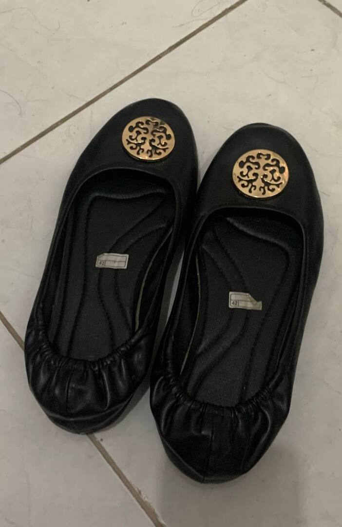 unsfesss's tweet image. #prelove #wts flatshoes 26 cm good condition 40k aja bisa chat @redvelVet992

Sender: -