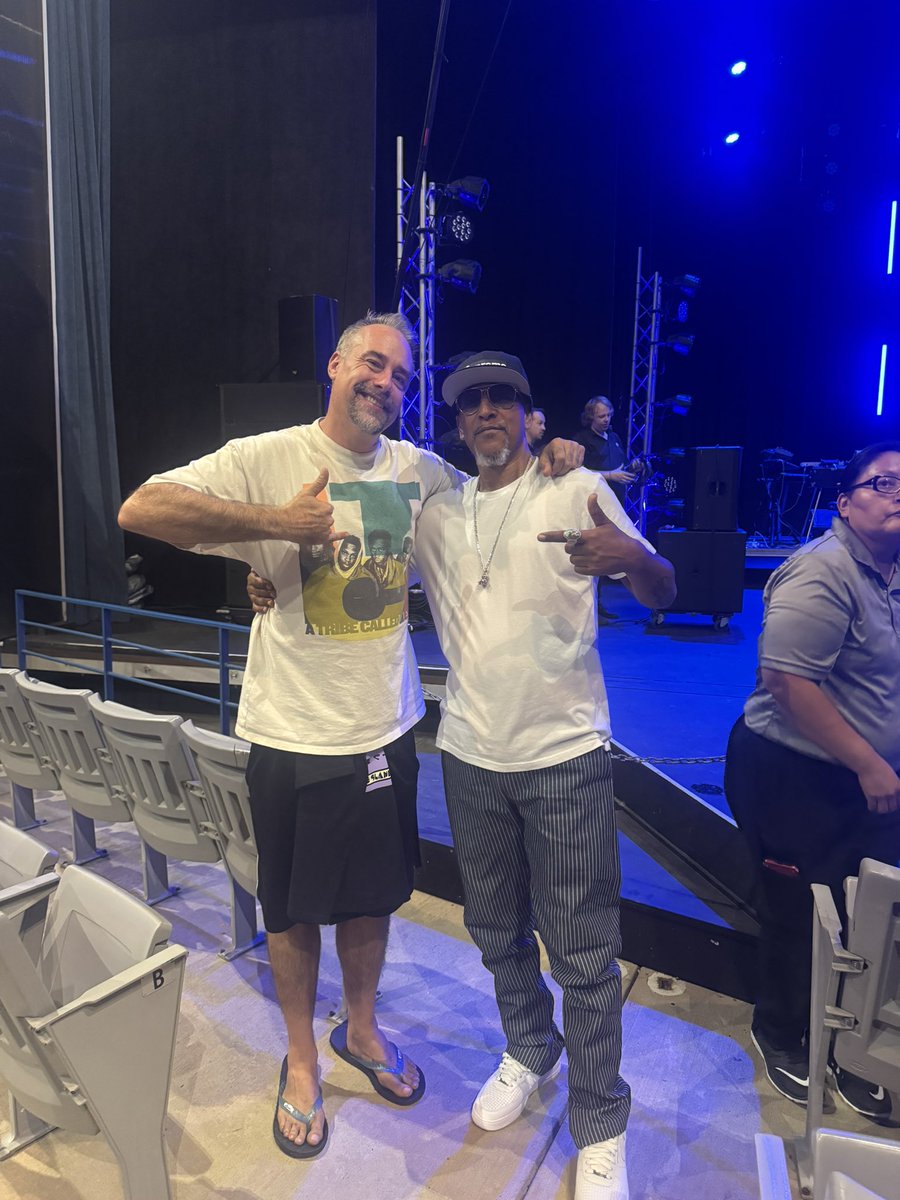 Tonight in Arvada Colorado!!
Connected with my friend Mr. Kneel at tonight’s <a href="/digableplanets/">Digable Planets</a> show! 
We have a new kids song that just released today on <a href="/iTunes/">iTunes</a> &amp; all streaming services 
Bug Patrol remix 🐜 🐝 🐛 
<a href="/arvadacenter/">The Arvada Center</a> 

distrokid.com/hyperfollow/mr…