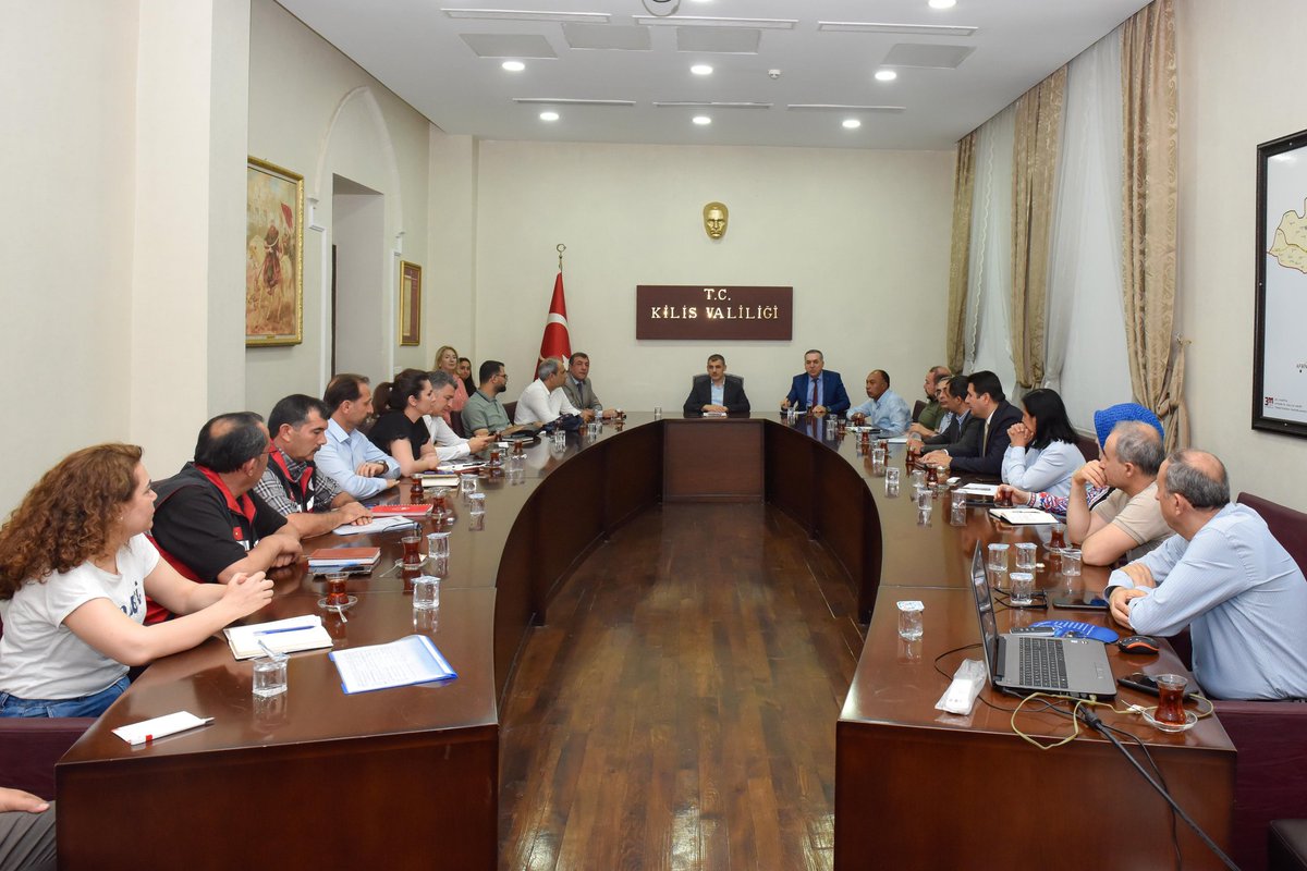 KİLİS’TE ENTEGRE KIRSAL KALKINMADA YENİ DÖNEMİN YOL HARİTASI TANITILDI

GAP Bölge Kalkınma İdaresi Başkanlığının yürüttüğü “Mekânsal Yaklaşım Odağında Entegre Kırsal Kalkınma Projesi” kapsamında tanıtım ve iş birliği toplantılarının üçüncüsü Kilis'te gerçekleştirildi.