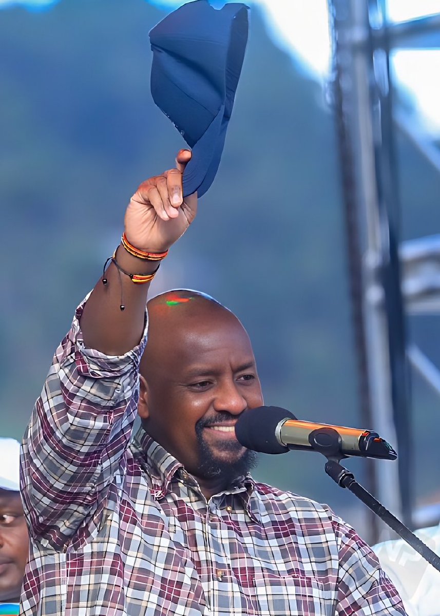 BakerbatteLule's tweet image. Muhoozi has been wanting to be our President for the last 20 years. Problem is, to have any chance, is father must first clear the way. Unfortunately, the old man will never willingly give up power. Unless he is forced or he dies! Question is; does Muhoozi want Museveni to live?