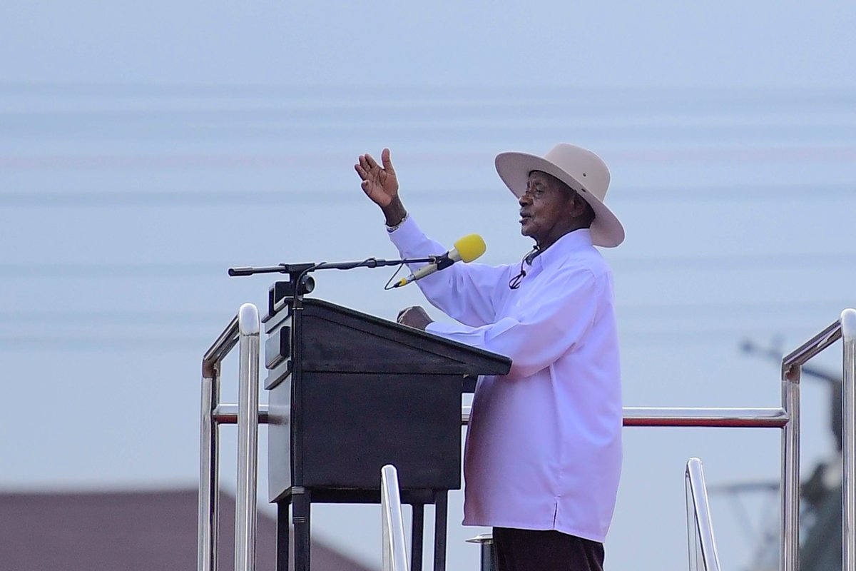 BakerbatteLule's tweet image. Muhoozi has been wanting to be our President for the last 20 years. Problem is, to have any chance, is father must first clear the way. Unfortunately, the old man will never willingly give up power. Unless he is forced or he dies! Question is; does Muhoozi want Museveni to live?