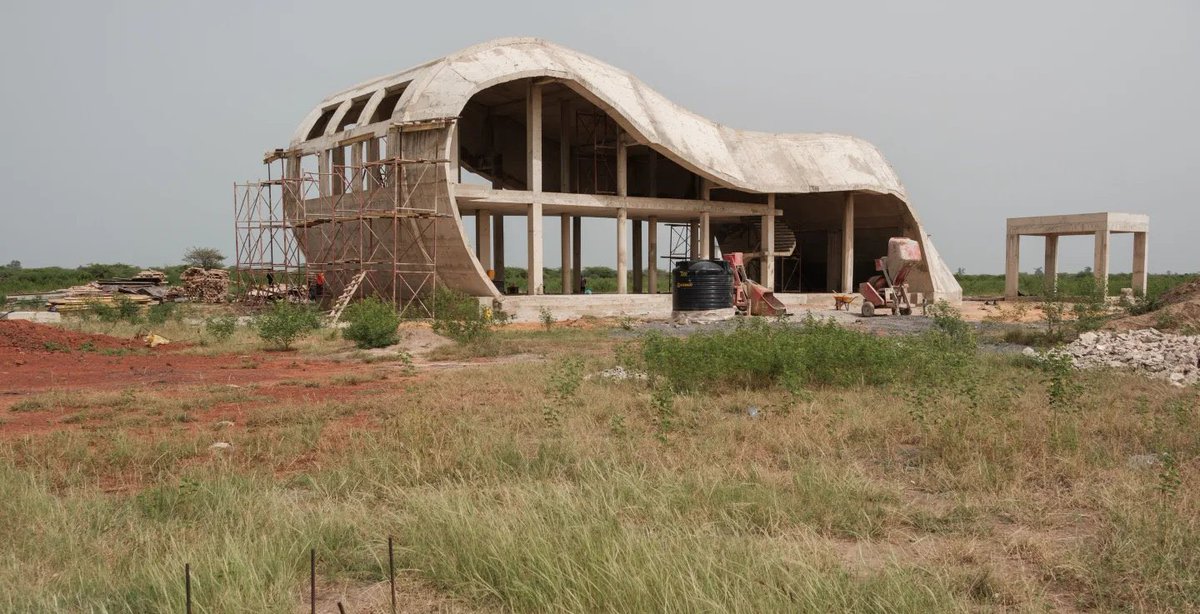 🚨 ALERTE !

"Akon City", la ville futuriste à 6 milliards imaginée par Akon au Sénégal, vient d’être abandonnée après 5 ans de retard.