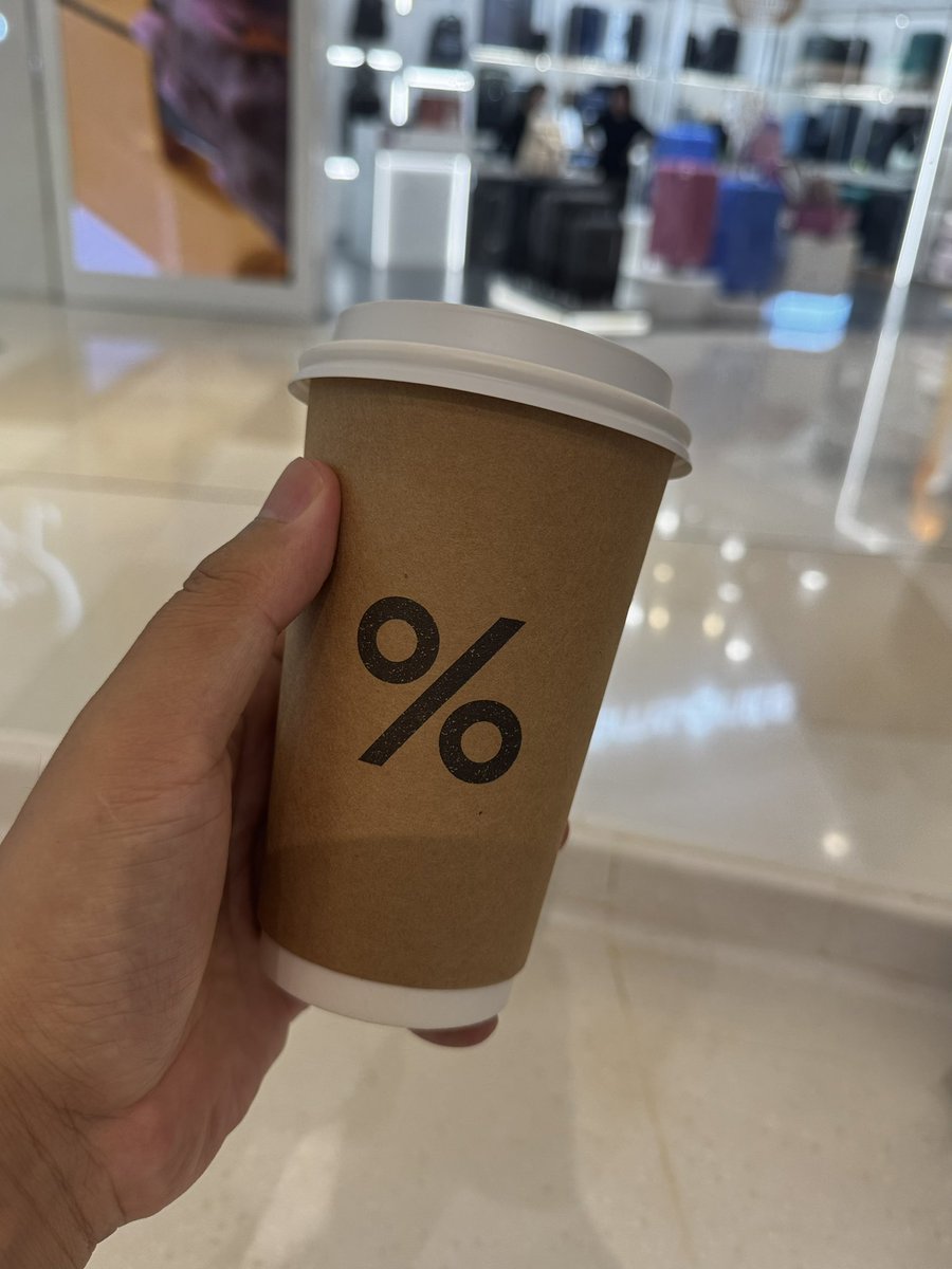 응커피옴

한국에서는 안마셔봤는데
향이좋다
근데 비싸 
아.아 38위안