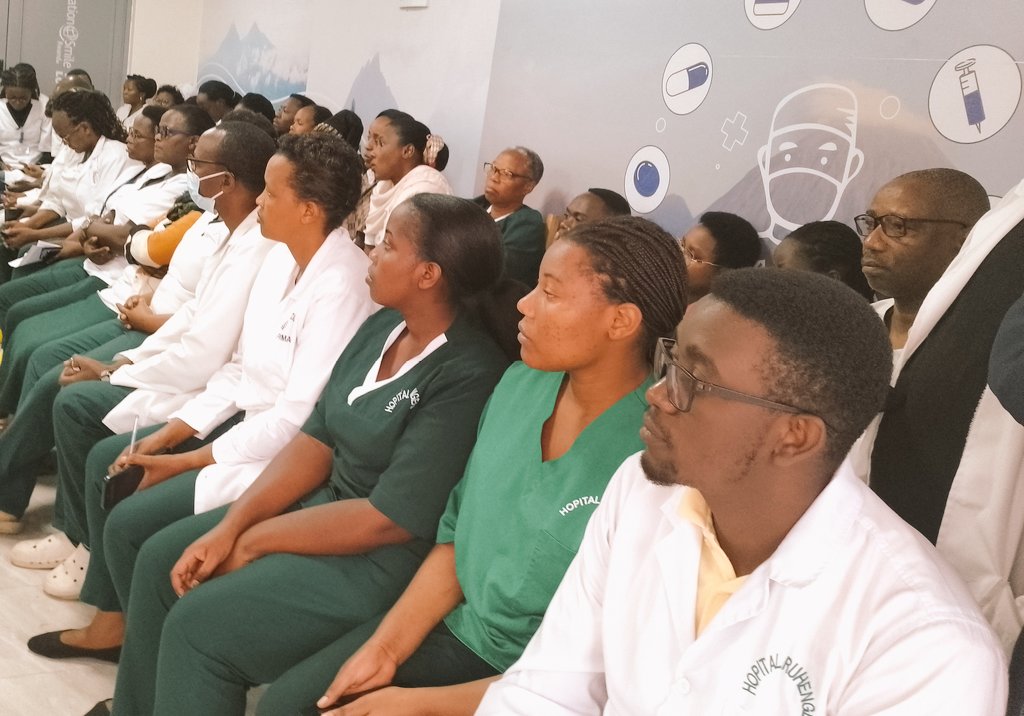 Ruhengeri Level 2 Teaching Hospital (@ruhengerirefer1) on Twitter photo "TUTAKIRIYE NEZA ABATUGANA, NTACYO TWAGERAHO!"
Ibi ni ibikubiye mu mpanuro z'Umuyobozi Mukuru w'Ibitaro, Dr <a href="/philbertmuhire/">PHILBERT MUHIRE</a> , muri iki gitondo, mu Nama Rusange y'Abakozi, aho barimo no kurebera hamwe by'umwihariko Gahunda y'Ibiciro Bishya byashyizweho na <a href="/RwandaHealth/">Ministry of Health | Rwanda</a>. "TUTAKIRIYE NEZA ABATUGANA, NTACYO TWAGERAHO!"
Ibi ni ibikubiye mu mpanuro z'Umuyobozi Mukuru w'Ibitaro, Dr <a href="/philbertmuhire/">PHILBERT MUHIRE</a> , muri iki gitondo, mu Nama Rusange y'Abakozi, aho barimo no kurebera hamwe by'umwihariko Gahunda y'Ibiciro Bishya byashyizweho na <a href="/RwandaHealth/">Ministry of Health | Rwanda</a>.