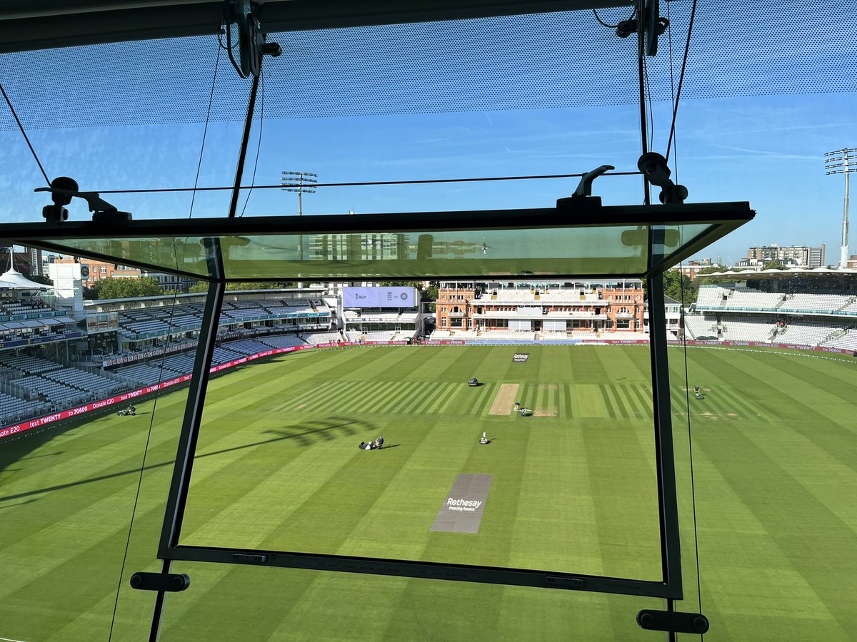 tmsproducer's tweet image. Window wide open in the Test Match Special commentary box @HomeOfCricket.
Beautiful morning at NW8.
We’re on air 1025.
#bbccricket #ENGvIND