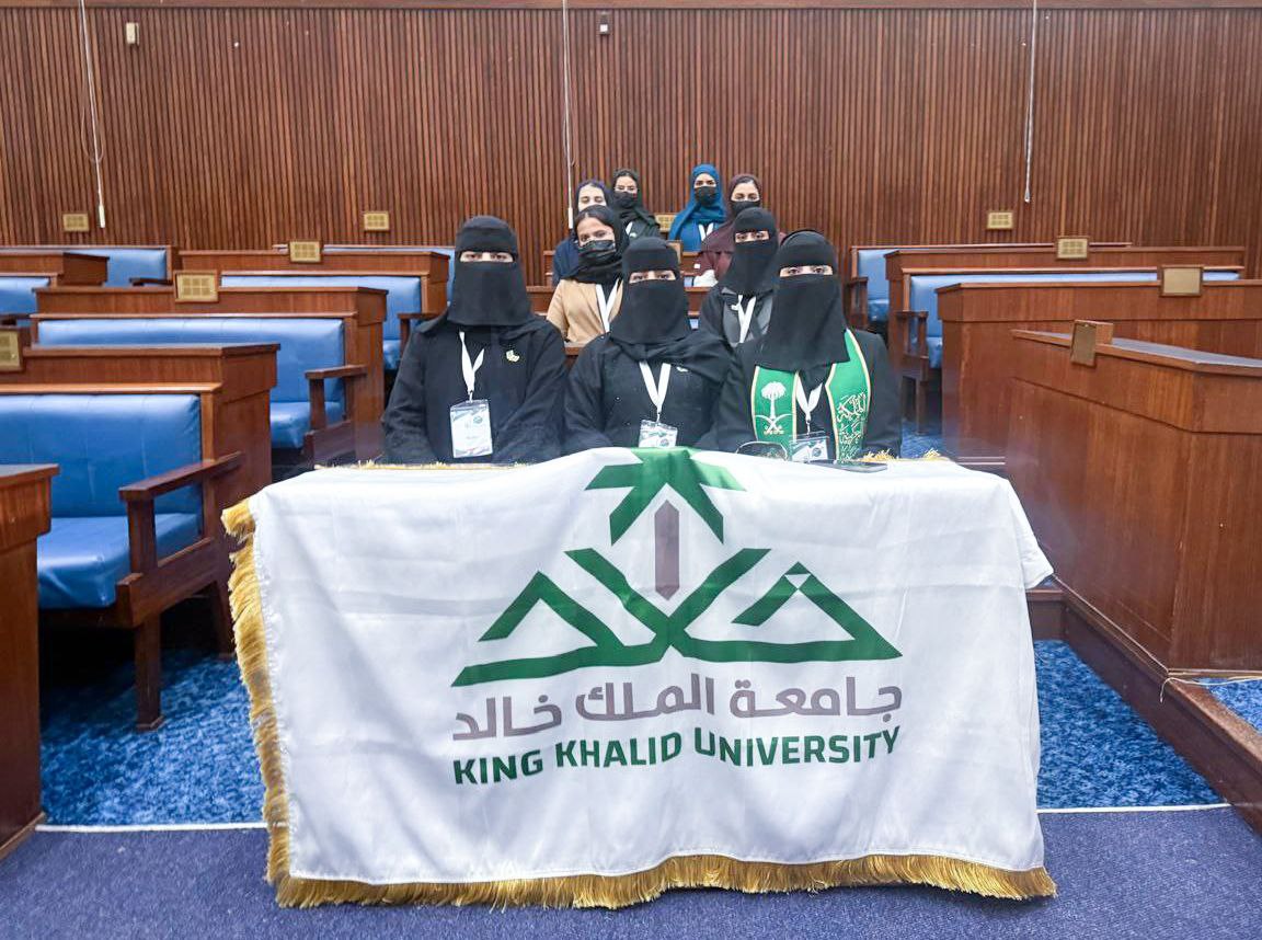 safkku's tweet image. في إطار برامج التبادل الثقافي والمعرفي بين الجامعات السعودية ونظيراتها في جمهورية جنوب أفريقيا، شاركت #جامعة_الملك_خالد ممثلةً بـ #عمادة_شؤون_الطلاب – شطر الطالبات – بوفد طلابي في الرحلة الطلابية إلى جمهورية جنوب أفريقيا، وذلك خلال الفترة من 2 إلى 9 يوليو 2025م.
وتضمنت الرحلة…