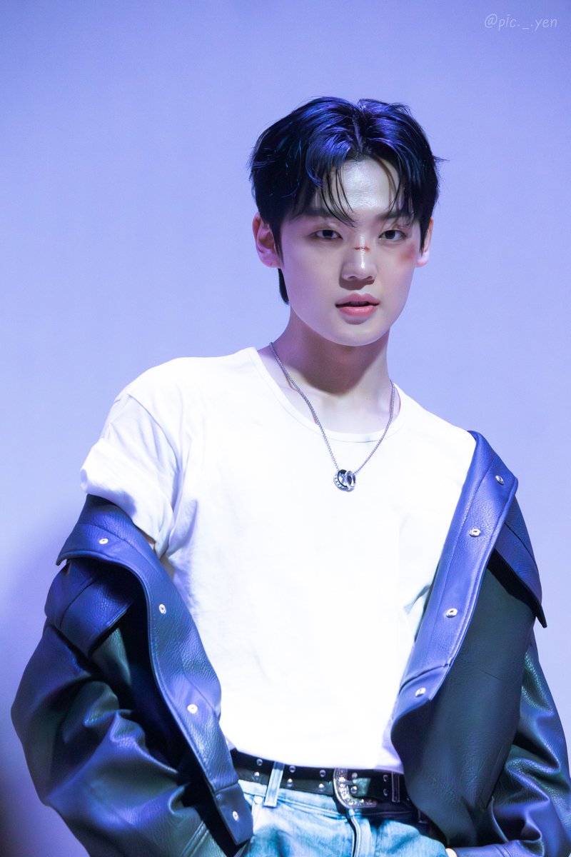 pic_yenS2's tweet photo. 250710  
#강유찬 1st Debut Single ‘Champagne Poppin’’
디마뮤 음감회

#KANGYUCHAN
#ChampagnePoppin #샴페인팝핀
_ 
사장님 제 복숭아 다 흠집나고 멍들어왔어요
ㄴ오히려조아~ https://t.co/GddkGSBEUc