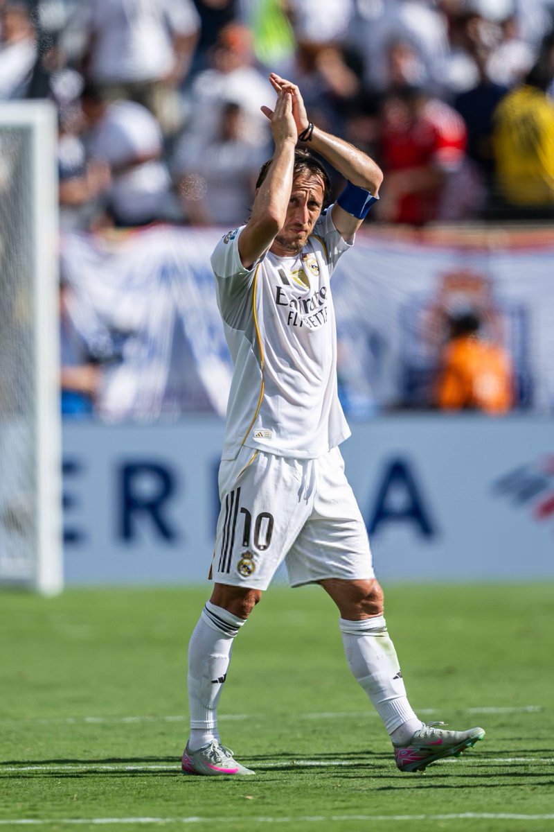 • 597 matches played
• 43 goals scored
• 95 assists
• 4x La Liga
• 2x Copa del Rey
• 5x Supercopa de España
• 6x UEFA Champions League
• 5x UEFA Super Cup
• 5x FIFA Club World Cup
• 1x FIFA Intercontinental Cup
• Most trophies won in Real Madrid history

THANK YOU FOR