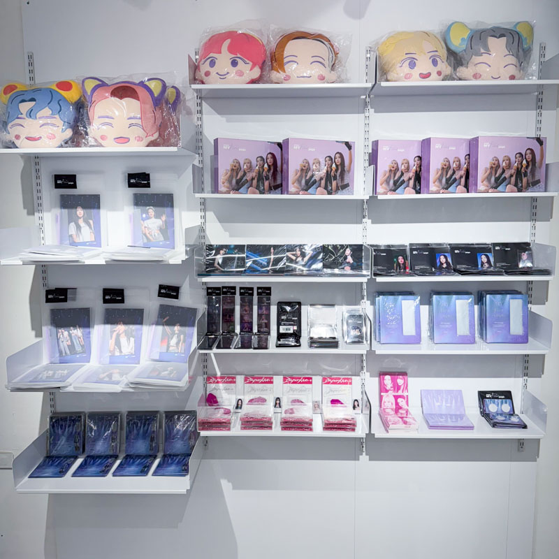 twdreamlife's tweet photo. 【追星人必逛】 
FANME全台首店登陸台北小巨蛋🚩
人氣K-POP 偶像周邊、熱銷專輯等豐富商品
LUCKY DRAW以及打卡抽獎等開幕限定活動🎁
打造追星粉絲專屬空間
→https://t.co/v3iRpTSQSi
#FANME
#KPOP
#台北小巨蛋
#限定活動
#夢想誌DreamLife https://t.co/eRcM5EIS7U