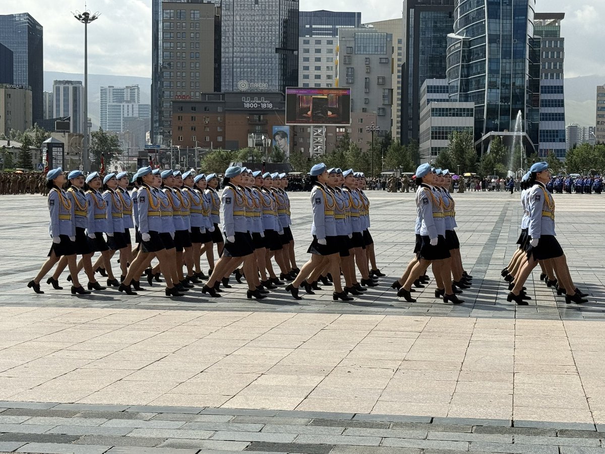 Хүч чадал, өв соёл, үндэсний бахархлын баяр наадмыг тохиолдуулан Монголын ард түмэнд чин сэтгэлийн халуун мэндийг дэвшүүлхийн ялдамд аз жаргал, баяр баясалан, эв нэгдлээр дүүрэн байхыг хүсэн ерөөе. Сайхан наадаарай!