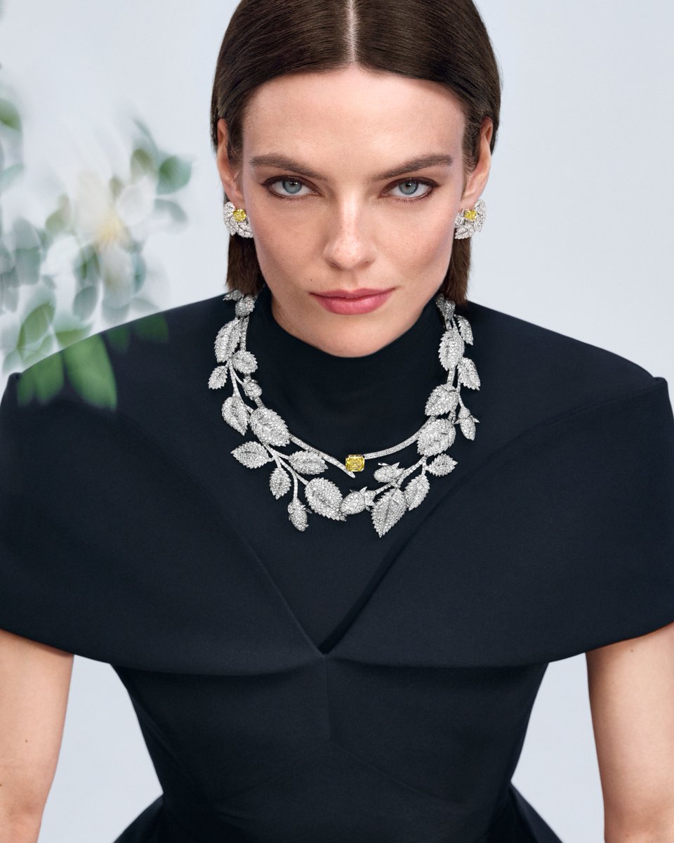 Chaumet's tweet image. Wild Rose awakens in golden fire.
An 8.23-carat Fancy Vivid Yellow diamond blooms at the heart of transformable artistry. Three ways to wear, fifteen hundred hours of savoir-faire.
1922 heritage, reimagined.
Discover more on chaumet.com/us_en/jewels-b…
#JewelsbyNature…