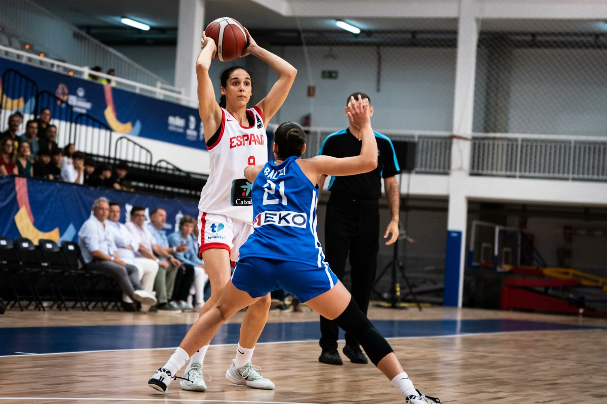 ¡𝗔 𝗰𝘂𝗮𝗿𝘁𝗼𝘀 𝗱𝗲 𝗳𝗶𝗻𝗮𝗹 del Eurobasket! ✅

Mireya Sanz y la #U18F superan sin problemas a Grecia en octavos (61-38) 🇪🇸

📊 5 puntos, 3 rebotes, 1 asistencia y +21 con ella en pista

#ElLatidodeMendi #MendikoTaupada