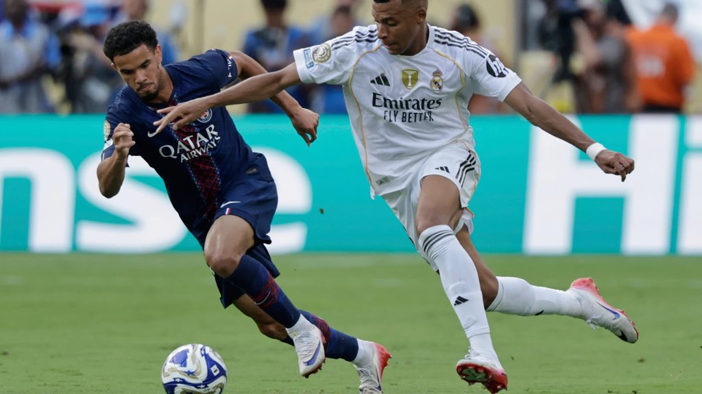 IsmaelCobos's tweet photo. Resumen del PSG 4-0 Real Madrid:

- Asencio con un lacito al Getafe.
- El Madrid tiene menos intensidad que el apagón que se produjo en toda España.
- Este PSG es mejor que el City de Guardiola en su prime.
- Vitinha Balón de Oro.
- Vini y Mbappé corren menos que un caracol. https://t.co/oN1C28AM8Q