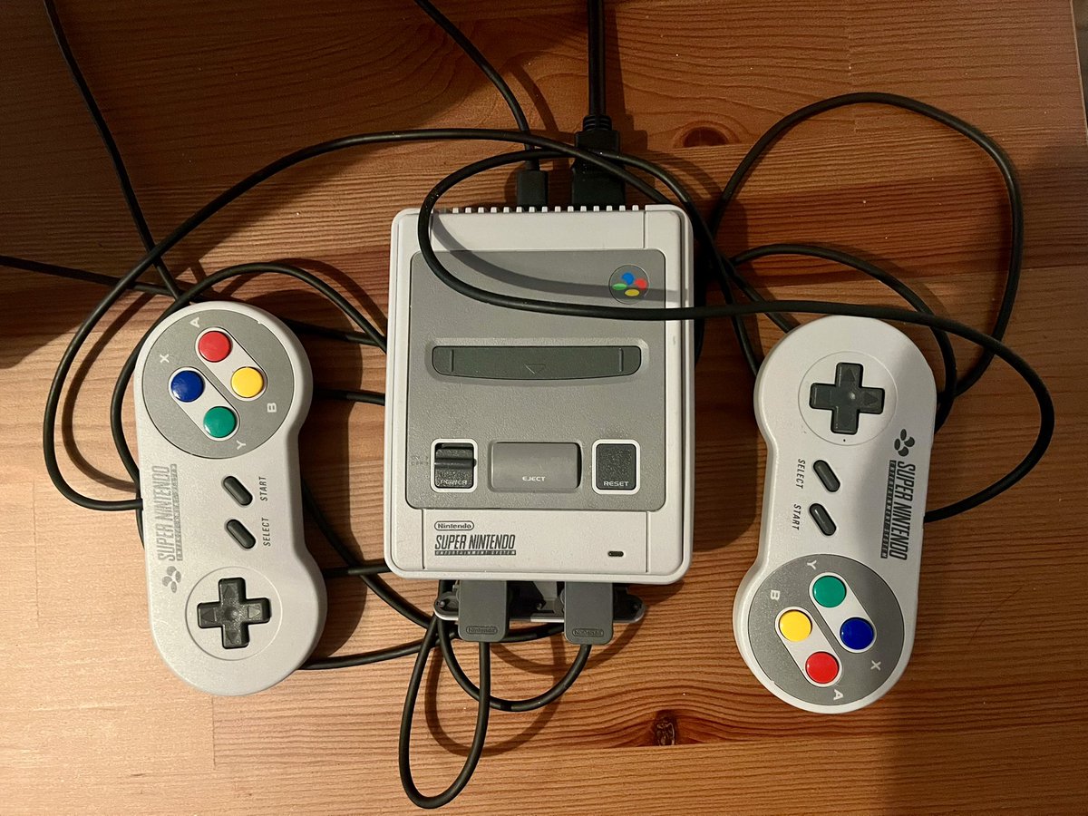 skadi2102's tweet image. Auftrag für die Kinder für die Sommerferien:
ALLE Spiele dieser alten Konsole MÜSSEN einmal getestet werden!