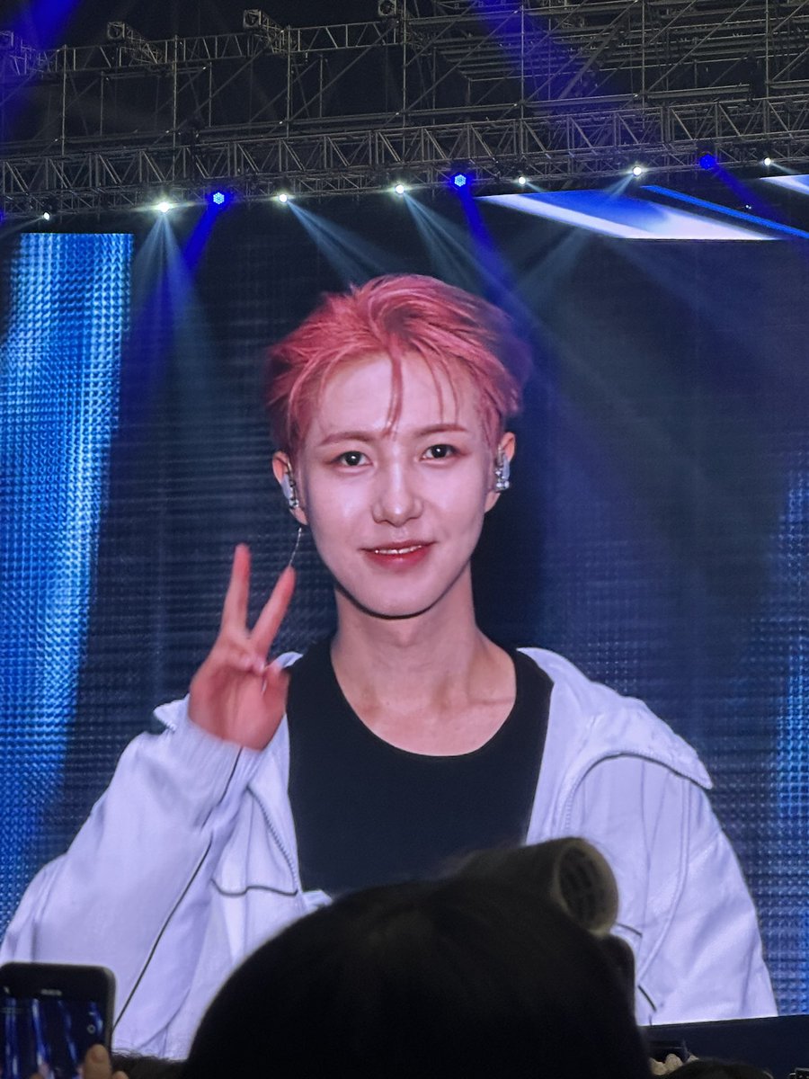 renjeonah's tweet photo. today's pink renjun so pretty 🥹💗😭💓 https://t.co/iLvwLjFmeM